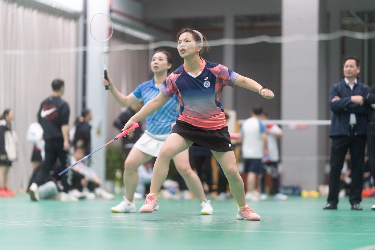外语队女双组合(学通社记者 刘博文 摄)