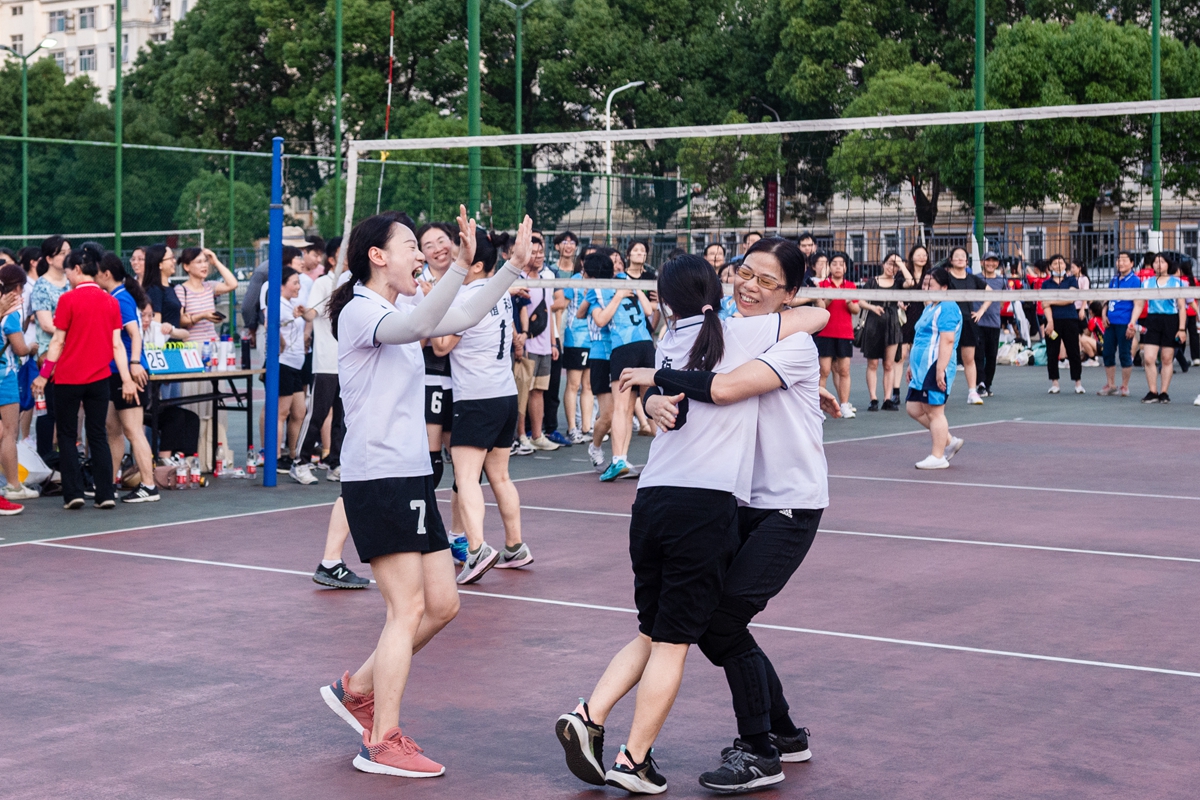 我们是冠军(记者 彭雨格 摄) (1)_副本